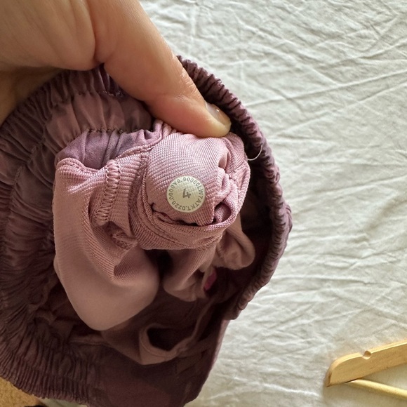 lululemon athletica hotty hot Women's Pink Camo Shorts - Picture 5 of 6